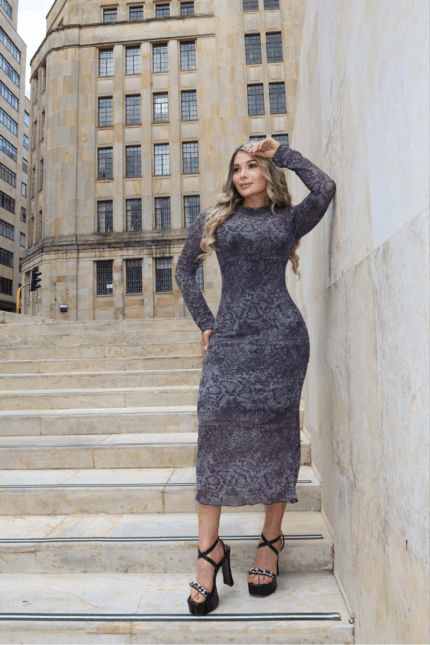 Vestido 3/4 en mallatext con forro, con abertura blusa manga larga